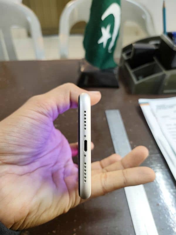 Iphone 11 PTA Approved 128GB 86 Battery Health 6