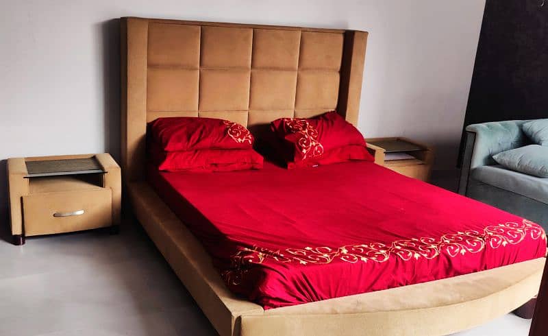 Bed set / King size bed / side tables / wooden bed for sale 0