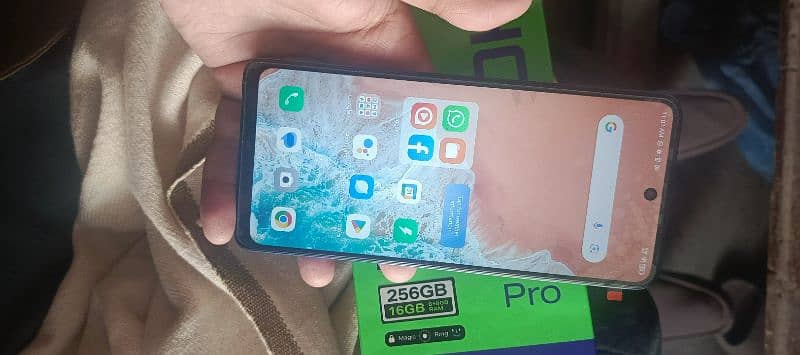 Infinix Hot 40 pro 8+8/256 gb 3