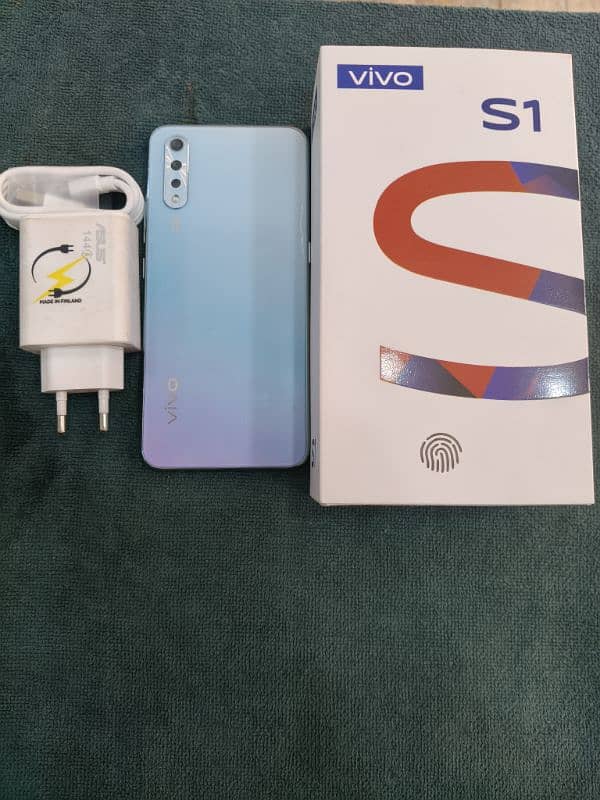 Vivo S1 8Gb 256Gb ( Display fingerprints) 4500 Mah battery 1