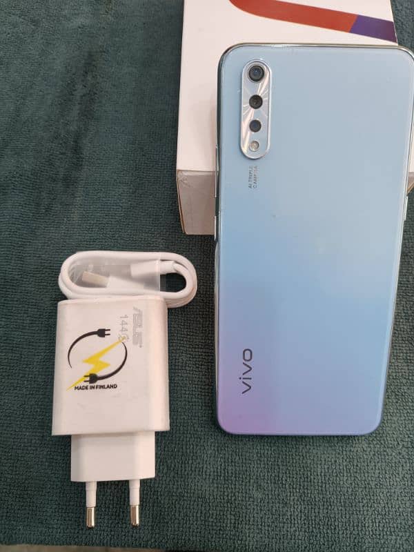 Vivo S1 8Gb 256Gb ( Display fingerprints) 4500 Mah battery 2