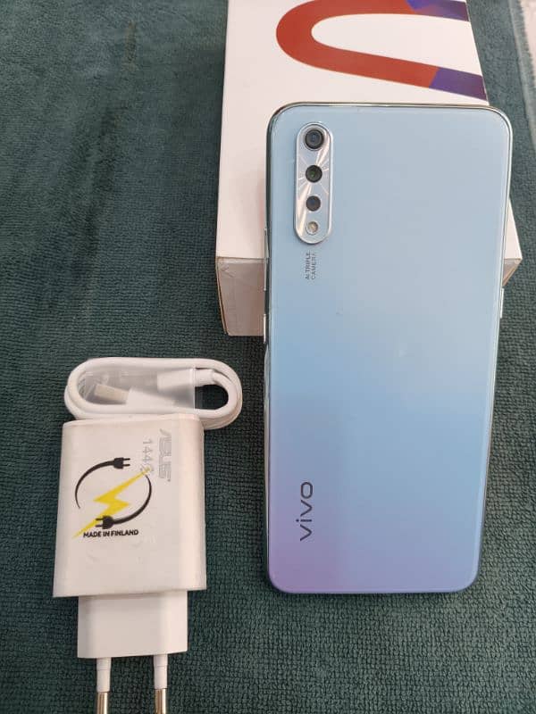 Vivo S1 8Gb 256Gb ( Display fingerprints) 4500 Mah battery 3