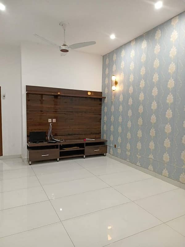 10 Marla House For Rent In Bahria Town Lahore 32