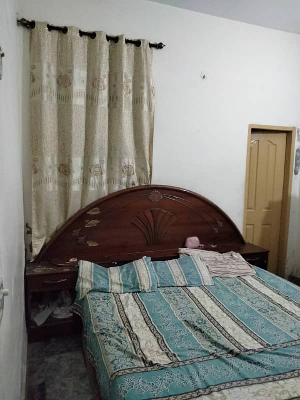 MIAN ESTATE OFFERS 5 MARLA LOWER PORTION FOR FAMILY with All separate connections (Gas, electricity, water) NEAR UMT n PIA ROAD 6