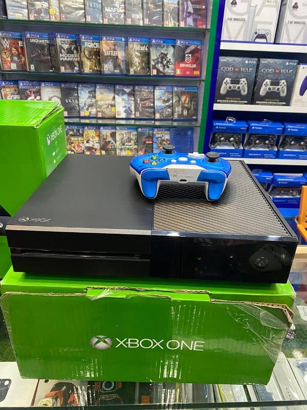 Xbox one complete box and accessories 1 year warranty 3