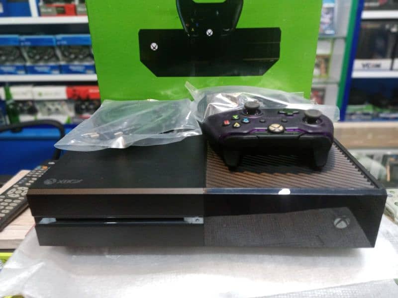 Xbox one complete box and accessories 1 year warranty 17