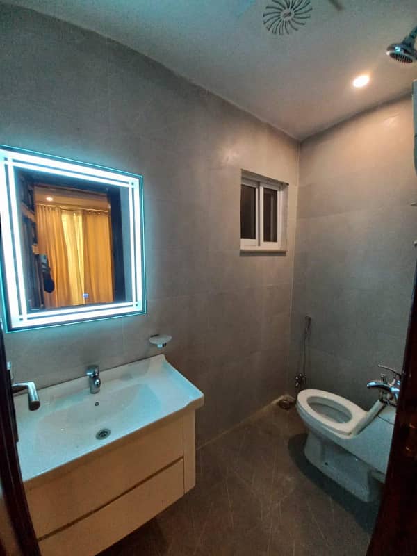 One bedroom VIP apartment for rent on daily basis in bahria town 9