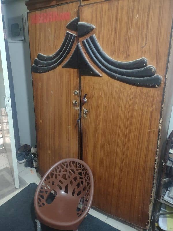 urgent sell cupboard Almari 1