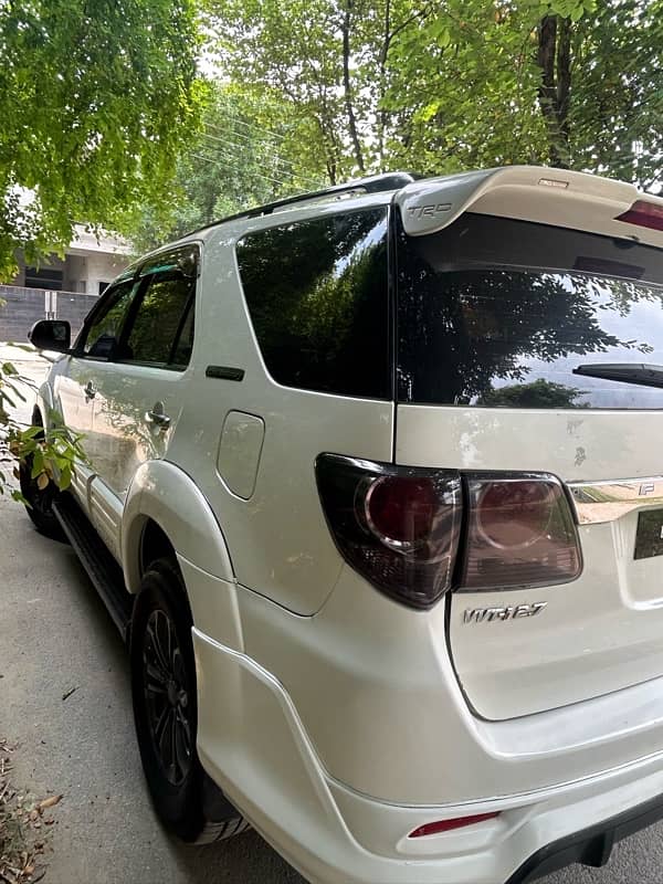 Toyota Fortuner 2015 9