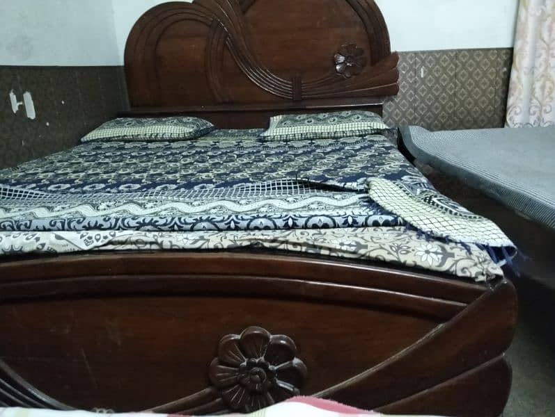 Double Bed without mattress 0