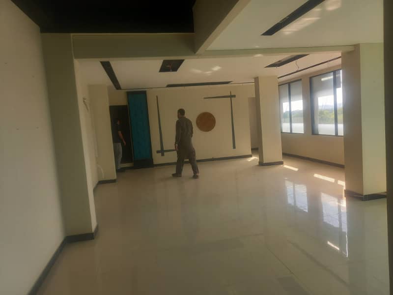 Blue area office 1500 square feet for Rent 1