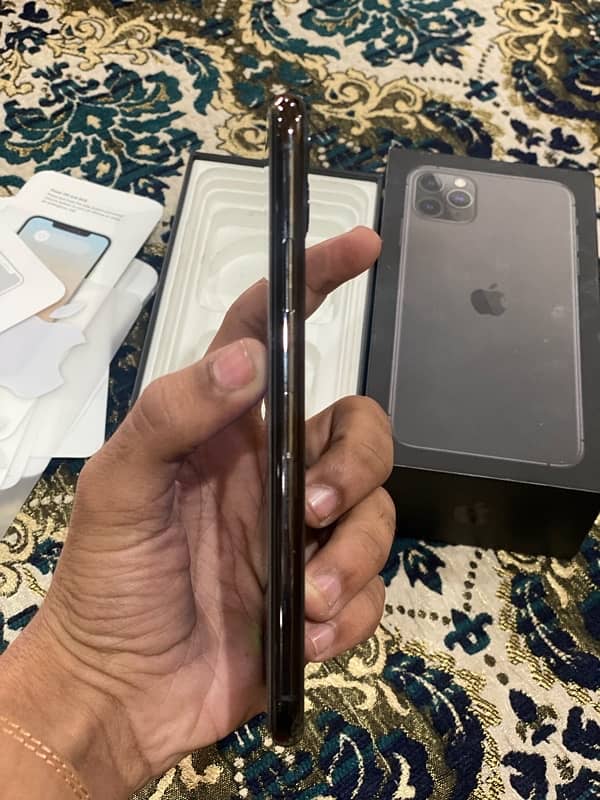 i phone 11 pro max 256 pta approved 10/10 with box 7