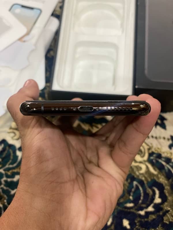 i phone 11 pro max 256 pta approved 10/10 with box 9