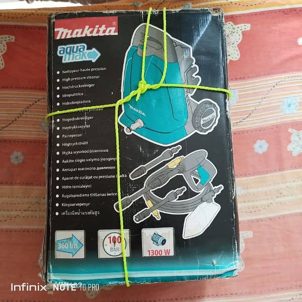 Makita HW102 car pressure washer 1