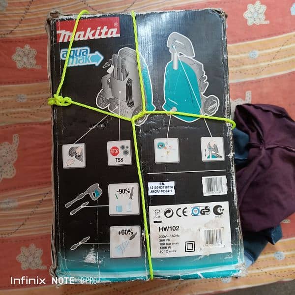 Makita HW102 car pressure washer 3