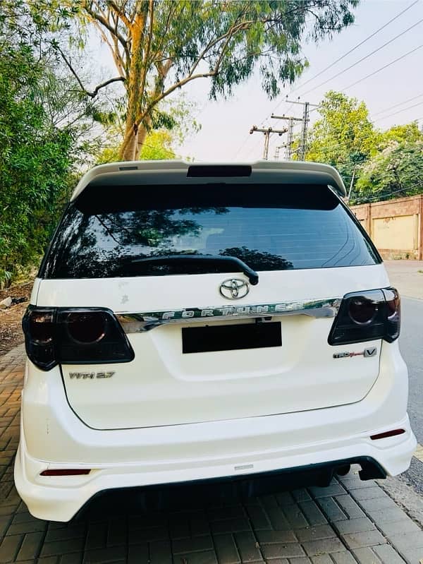 Toyota Fortuner 2015 1