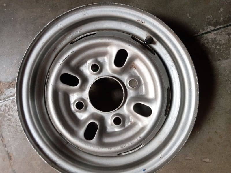 Suzuki bolan tyre with rim 4