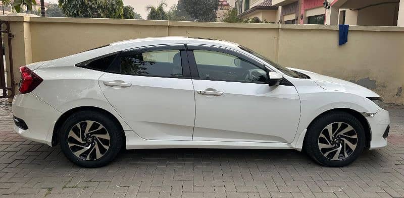 Honda Civic Oriel 2018 4