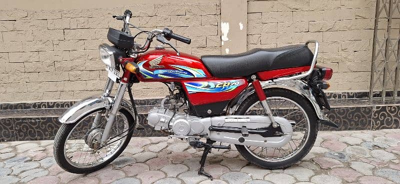 Honda CD70 (2024) 10