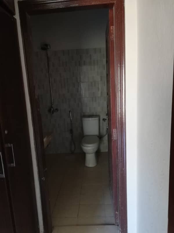 5 Marla used House Available for sale in Bahria Town Lahore 15