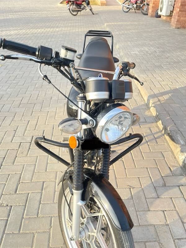 Suzuki 150 gs se 3