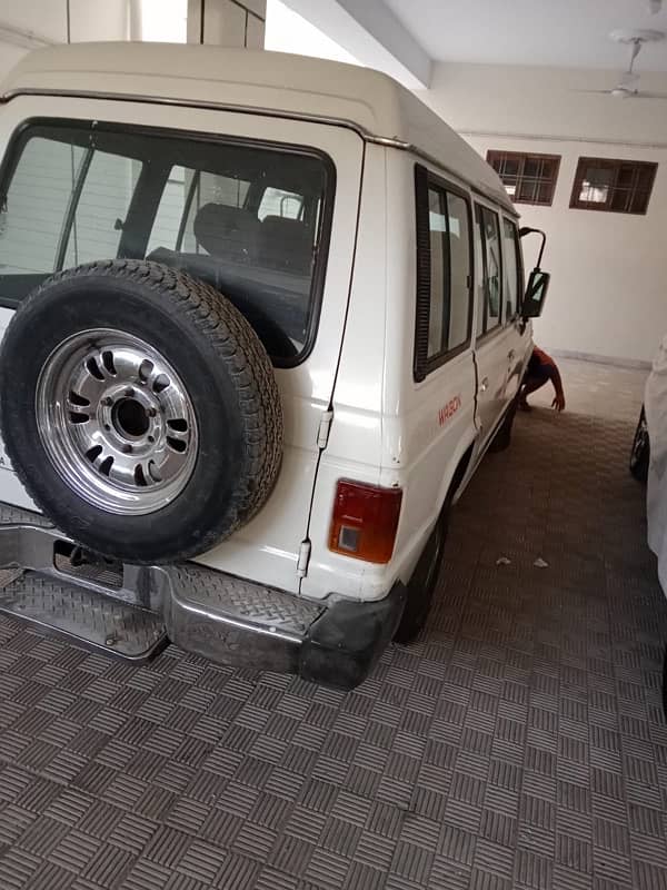 Mitsubishi Pajero 1990 2