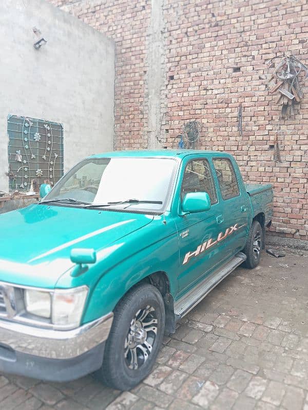 Double cabin Toyota Hilux 2004 4