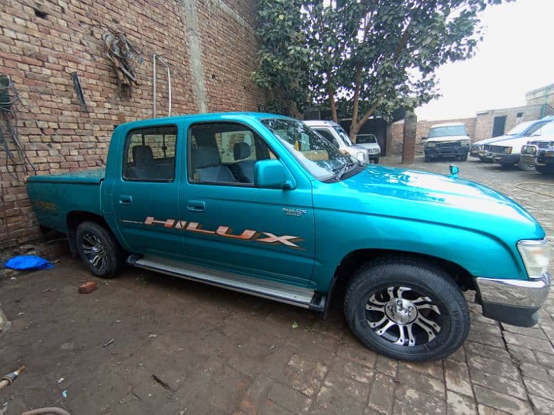 Double cabin Toyota Hilux 2004 5