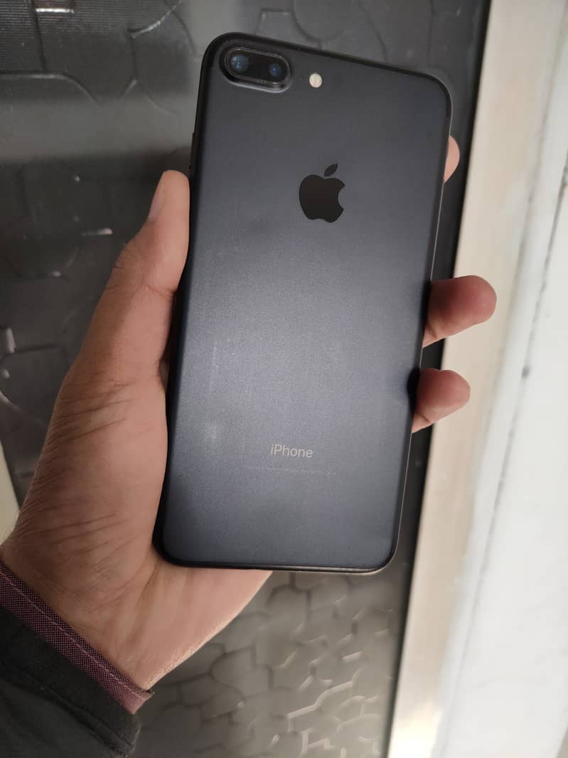 Apple iPhone 7 Plus 6