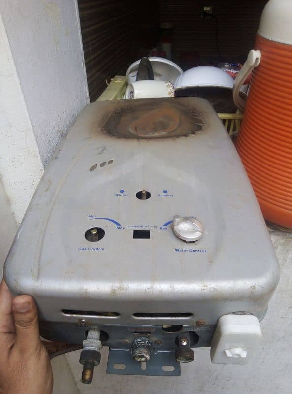 Instant gass gayser for sale good condition 4