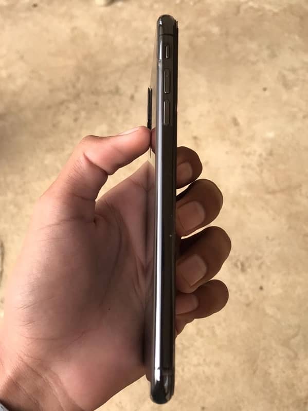 I phone  xs max 256 4