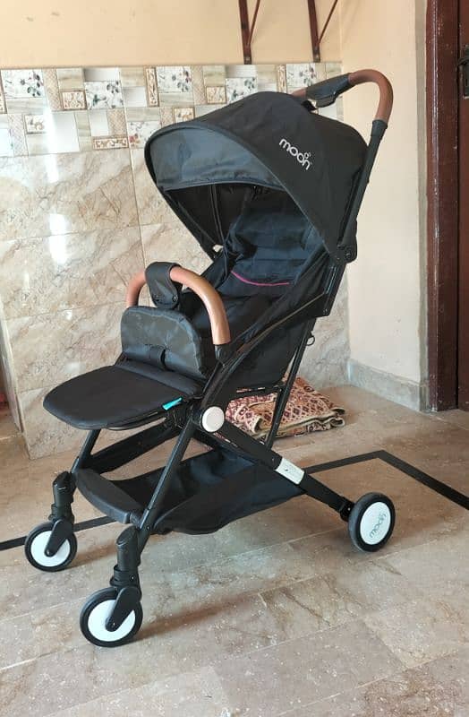 Moon Ritzi Cabin Stroller with Canopy 2