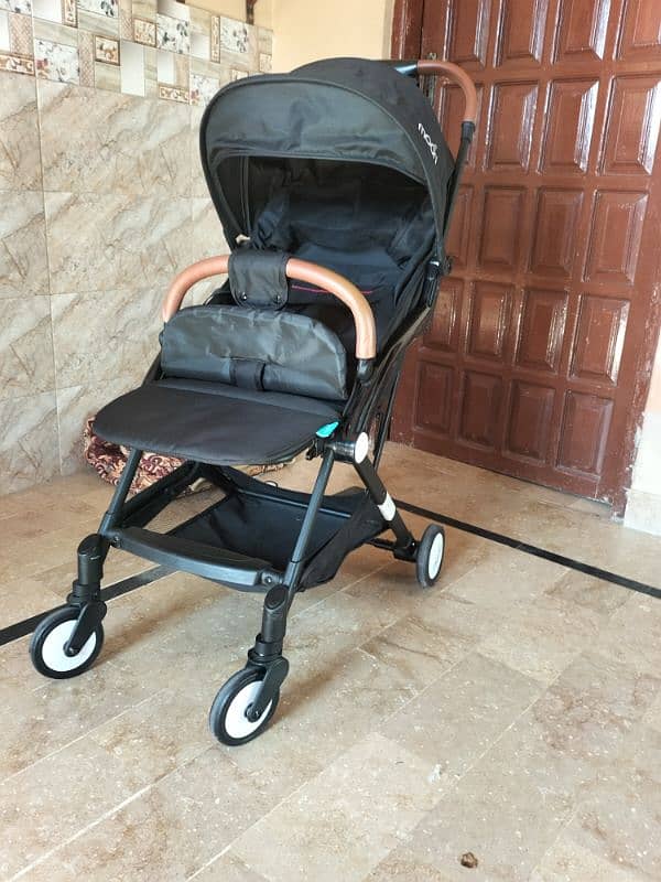 Moon Ritzi Cabin Stroller with Canopy 3