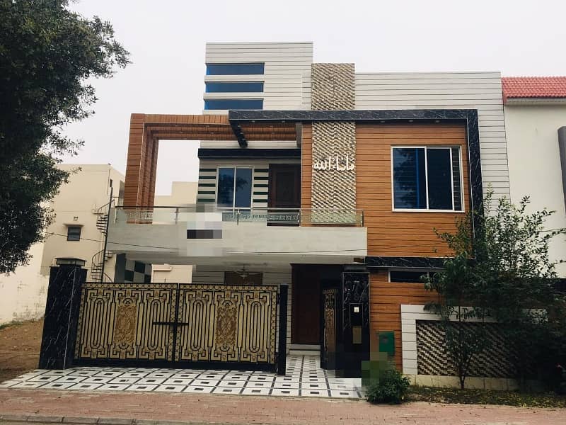 10 Marla Luxury House For Sale in Bahria Town Prime Location 0