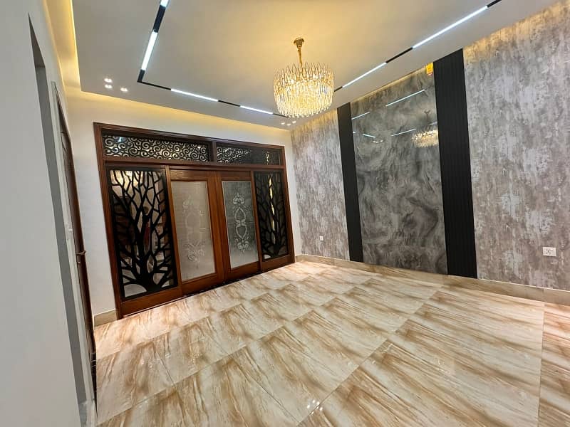 10 Marla Luxury House For Sale in Bahria Town Prime Location 19