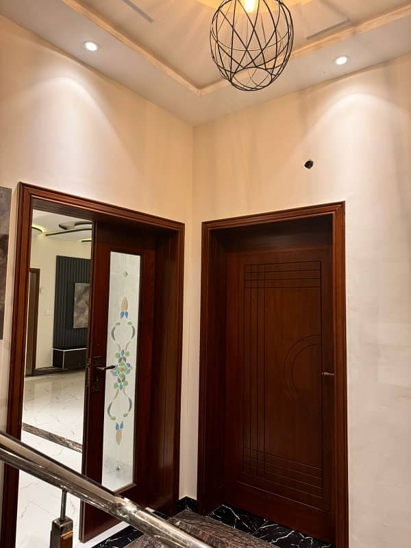 10 Marla Luxury House For Sale in Bahria Town Prime Location 26