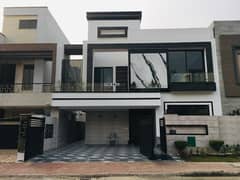 10 Marla Luxury House For Sale in Bahria Town Prime Location Bahria town Lahore