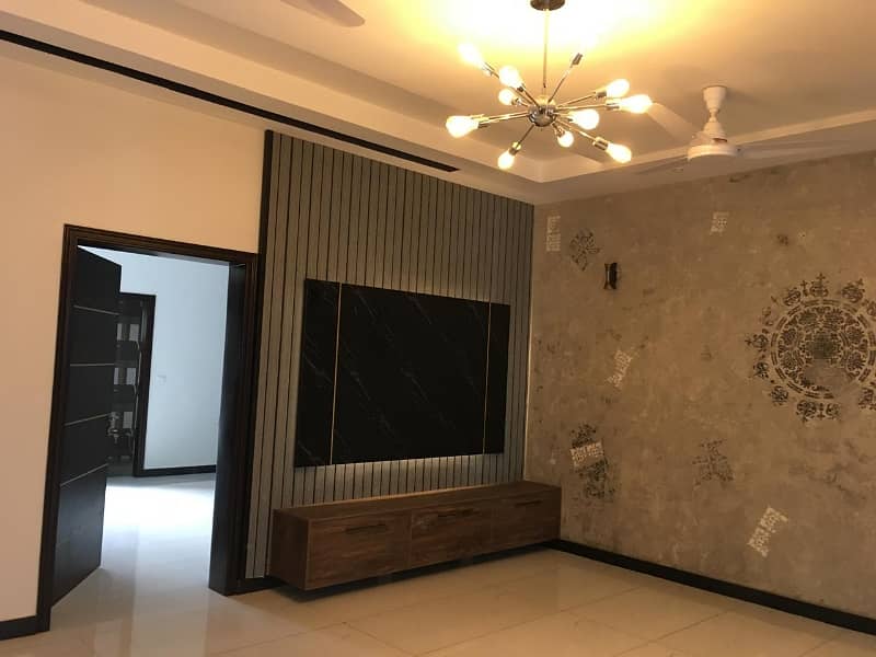 10 Marla Luxury House For Sale in Bahria Town Prime Location Bahria town Lahore 12