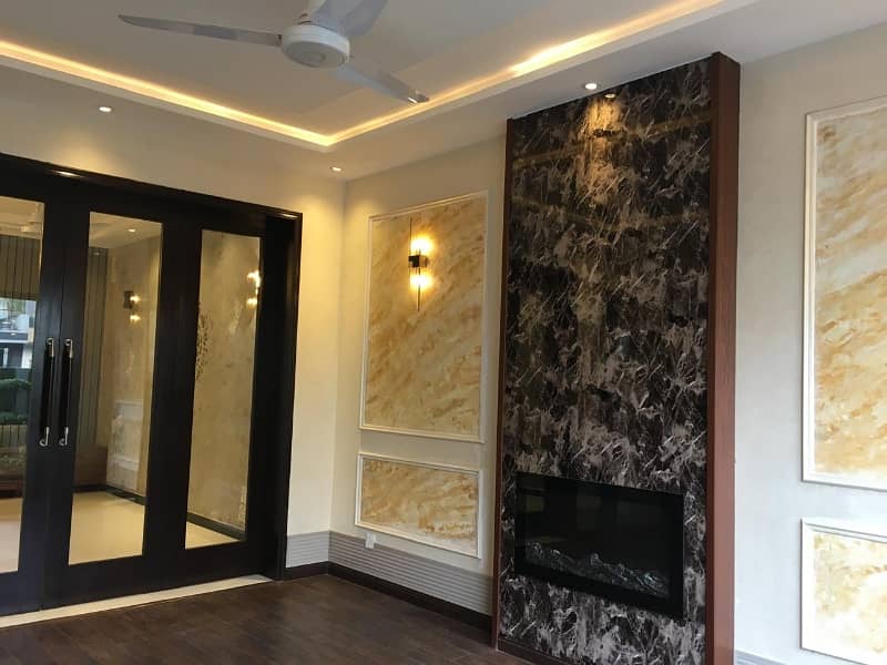 10 Marla Luxury House For Sale in Bahria Town Prime Location Bahria town Lahore 19