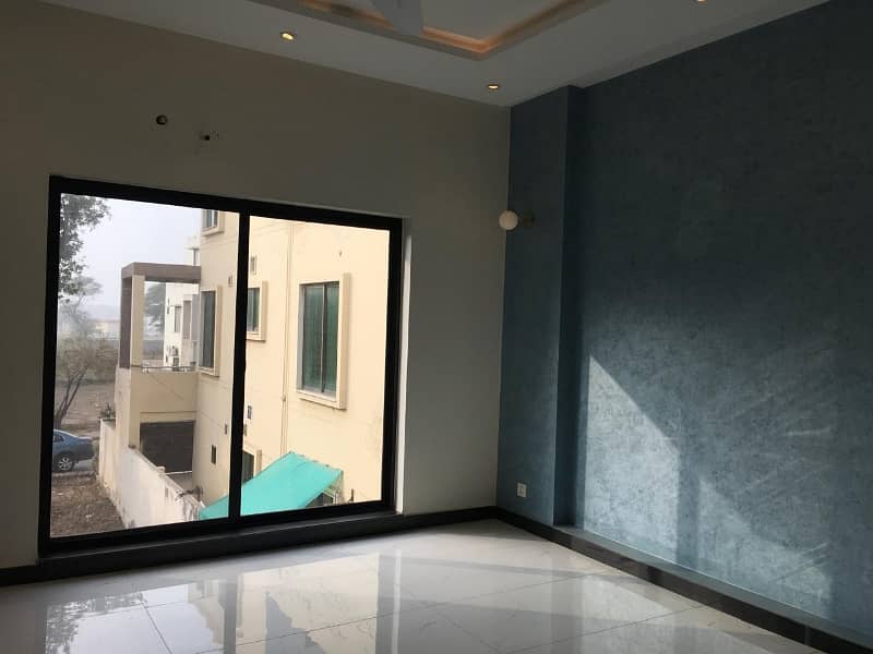 10 Marla Luxury House For Sale in Bahria Town Prime Location Bahria town Lahore 22