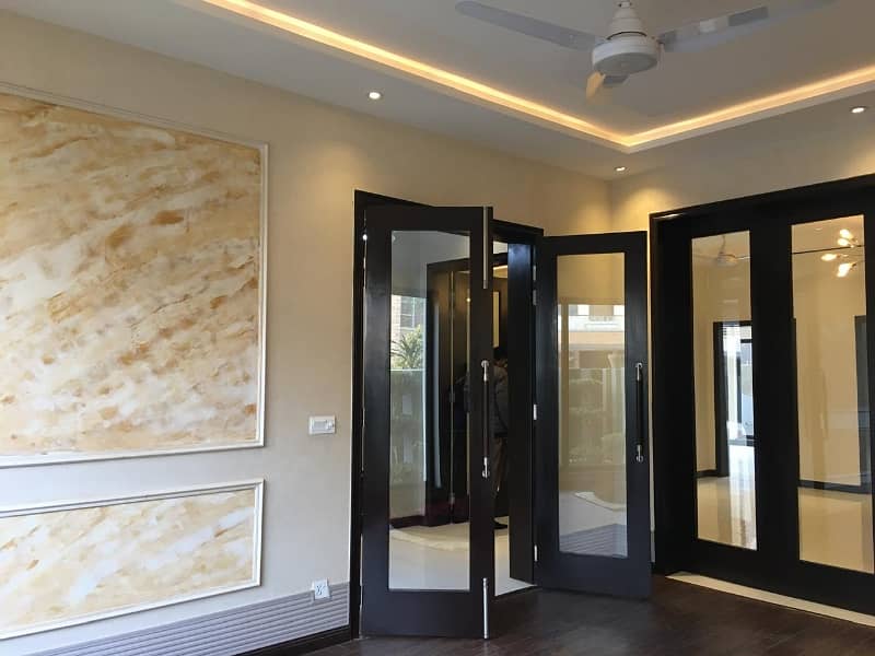 10 Marla Luxury House For Sale in Bahria Town Prime Location Bahria town Lahore 2