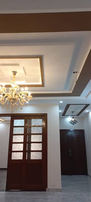 10 Marla House For Sale Available In Bahria TOWN LAHORE 13