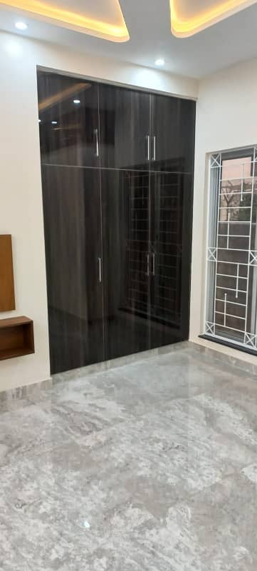 10 Marla House For Sale Available In Bahria TOWN LAHORE 16