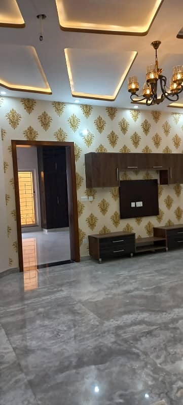 10 Marla House For Sale Available In Bahria TOWN LAHORE 24