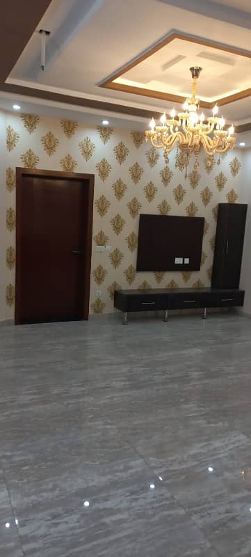 10 Marla House For Sale Available In Bahria TOWN LAHORE 31