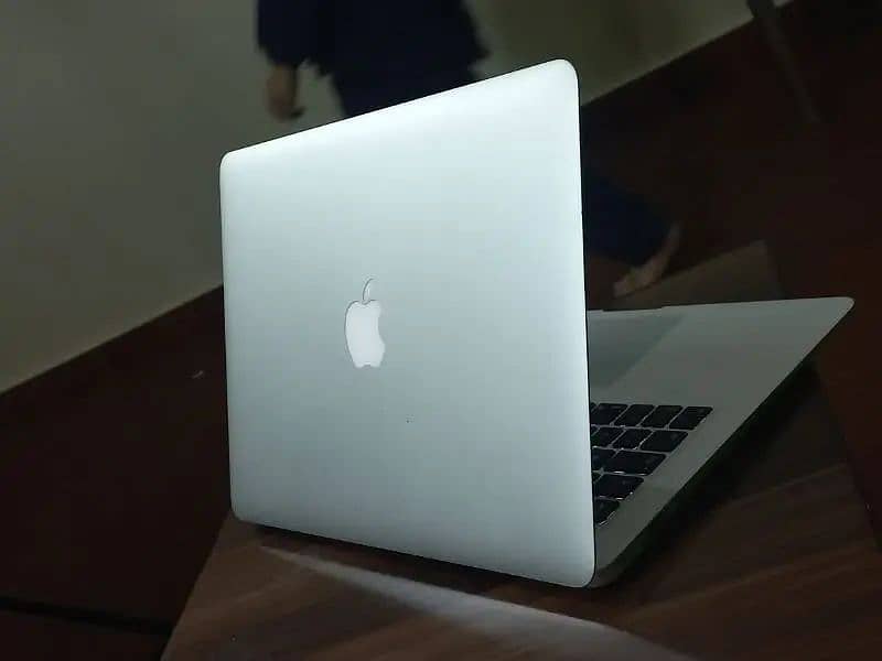 Macbook Air 10/10 condition 1