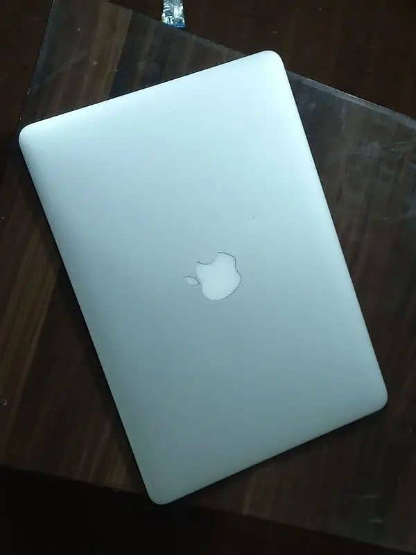 Macbook Air 10/10 condition 3