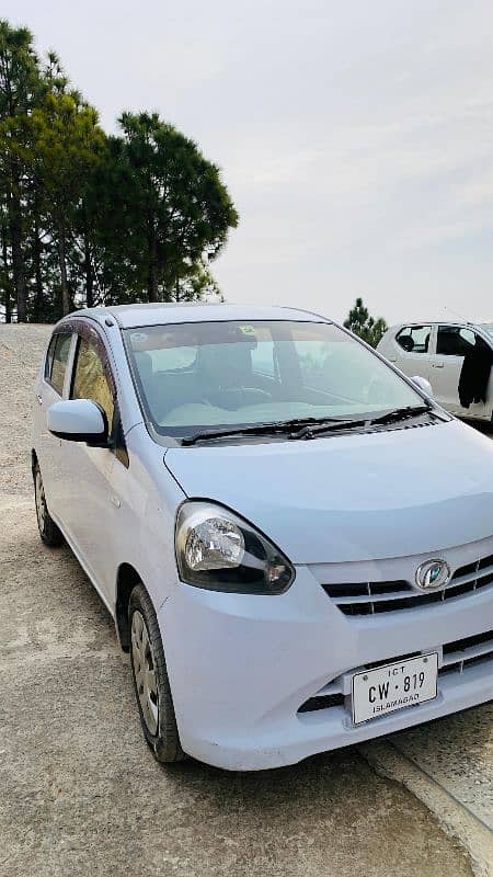 Daihatsu Mira 2012 1