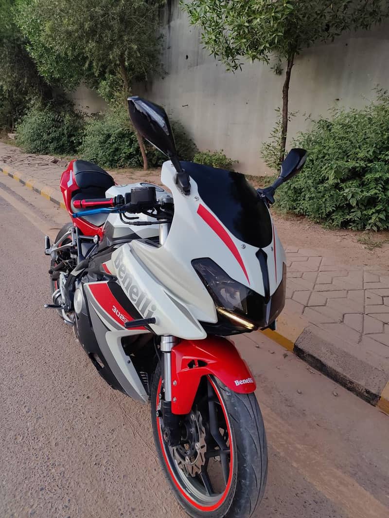 Benelli 302R (2018) MODEL | Benelli In Bikes | 302R 1