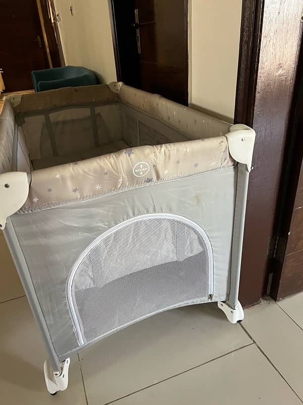 tinnies playpen in excellent condition 1